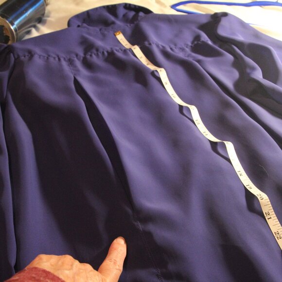 Blouse, buttons in the front. Size 22W. La Blouse brand. Good condition. - Picture 5 of 7